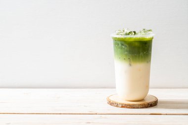 buzlu Matcha latte yeşil çay