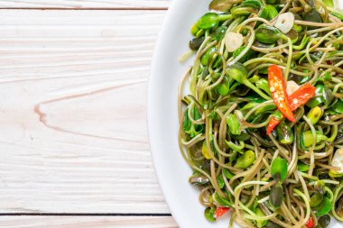 Istiridye sosu ile Kızarmış ayçiçeği Sprout