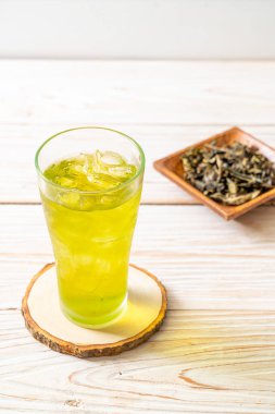 buzlu Japon yeşil çay