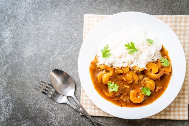 Pirinç Köri soslu karides