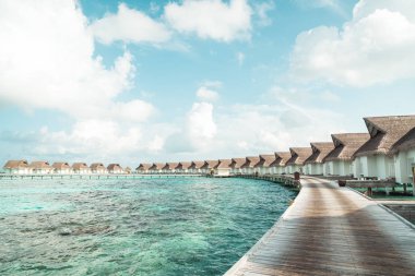 plaj ve deniz ile tropikal Maldivler tatil otel ve ada