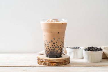 Kabarcıklar ile Tayvan süt çayı