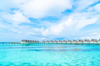 Plaj ile güzel tropikal Maldivler tatil oteli ve ada