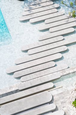 Güzel lüks otel Yüzme Havuzu çare havadan görünümü 