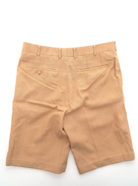 Beyaz arka planda kısa pantolon