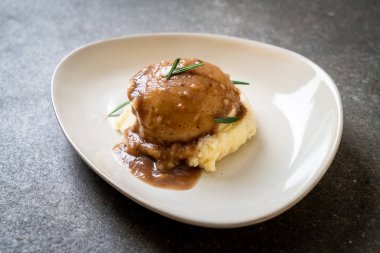 sos soslu patates püresi