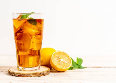 Buz limon çay bardak