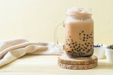 Kabarcıklar ile Tayvan süt çayı