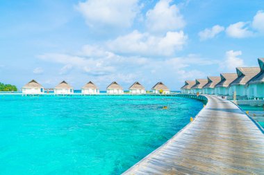 Plaj ile güzel tropikal Maldivler tatil oteli ve ada