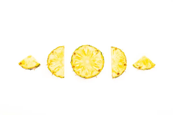 Frische Ananas auf weißem Hintergrund — Stockfoto