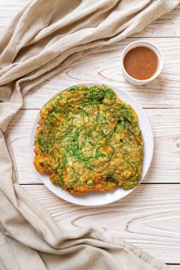  Kızarmış yumurta ve baharatlı karides hamur tırmanma