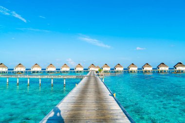 Plaj ile güzel tropikal Maldivler tatil oteli ve ada