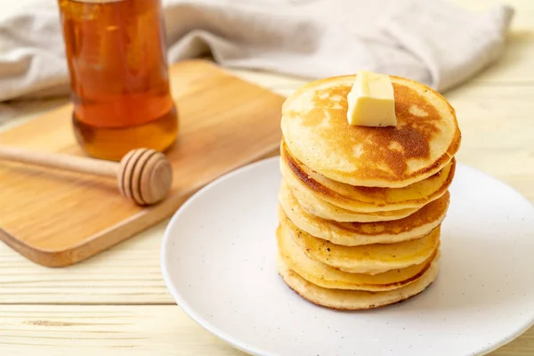 Pancake dengan mentega dan madu — Stok Foto