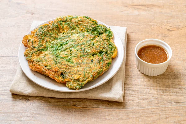 Fried Egg with Climbing Wattle and Spicy Shrimp Paste — Stock Photo, Image