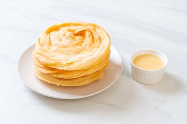 Kızarmış gevrek roti hamur