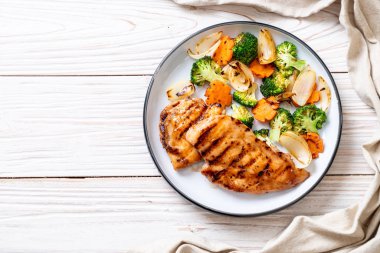 çukurunu tavuk göğsü biftek sebze ile