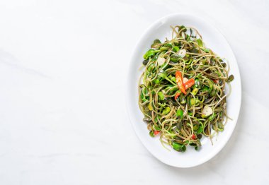 Istiridye sosu ile Kızarmış ayçiçeği Sprout