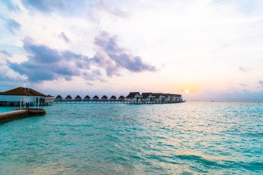 Plaj ile güzel tropikal Maldivler tatil oteli ve ada