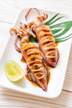 teriyaki soslu ızgara kalamar