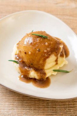 sos soslu patates püresi