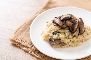 Risotto mantar ve peynir ile