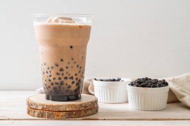 Kabarcıklar ile Tayvan süt çayı