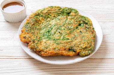  Kızarmış yumurta ve baharatlı karides hamur tırmanma