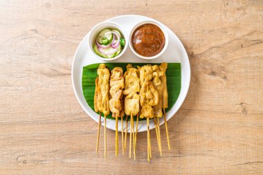 Domuz Satay-ızgara domuz fıstığı sosu veya tatlı ile servis ve 