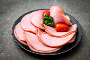 dilimlenmiş jambon füme