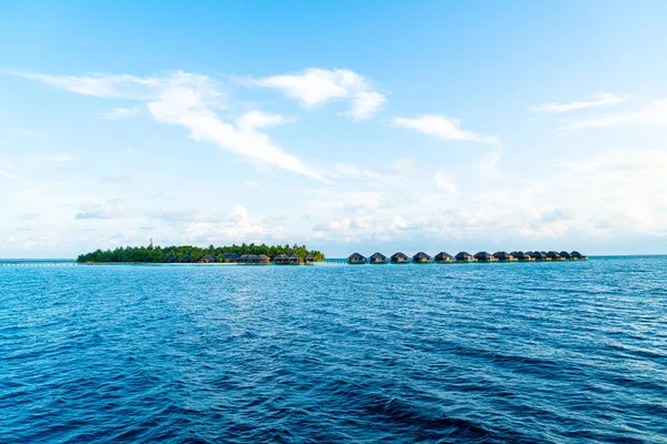 Isola delle Maldive con oceano — Foto Stock