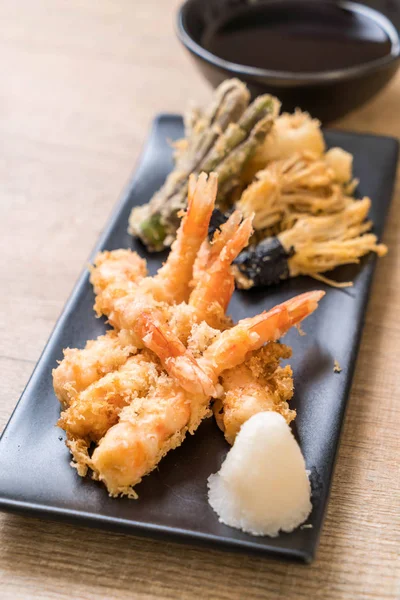 sebzeli karides tempura (hırpalanmış kızarmış karides)