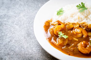 Pirinç Köri soslu karides