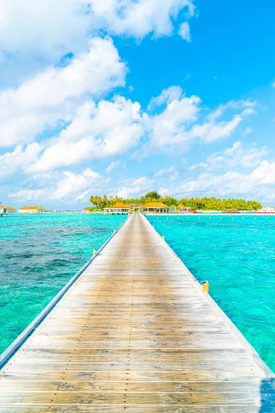 热带马尔代夫度假酒店和岛屿与海滩和大海 — 图库照片