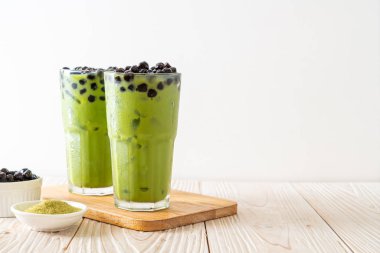 kabarcık ile yeşil çay latte