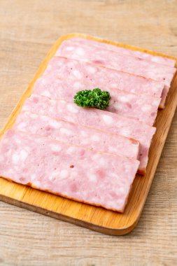 dilimlenmiş domuz pastırması Barbekü