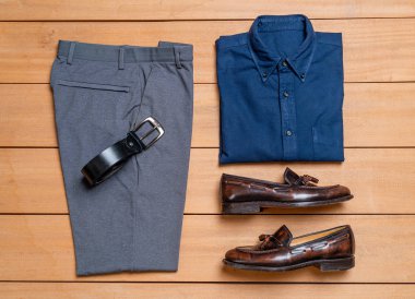 Güzel rahat erkek giyim ve moda seti 