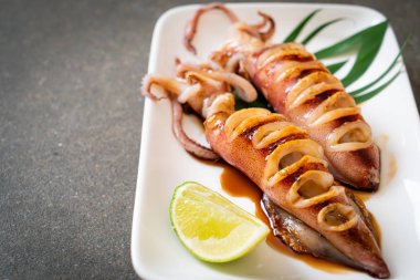 teriyaki soslu ızgara kalamar