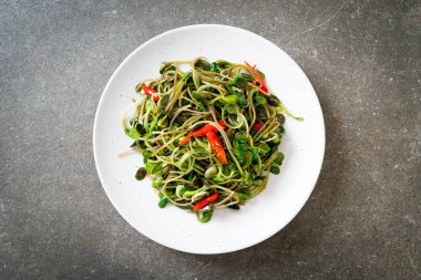 Istiridye sosu ile Kızarmış ayçiçeği Sprout