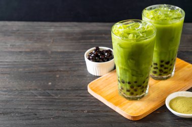 kabarcık ile yeşil çay latte