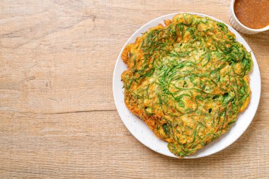  Kızarmış yumurta ve baharatlı karides hamur tırmanma