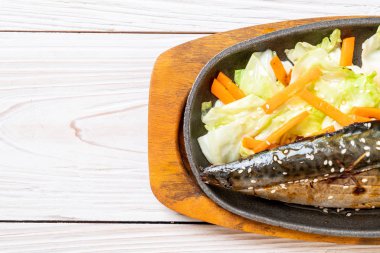 Teriyaki soslu ızgara Saba balık biftek