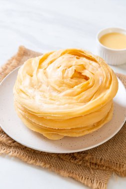 Kızarmış gevrek roti hamur