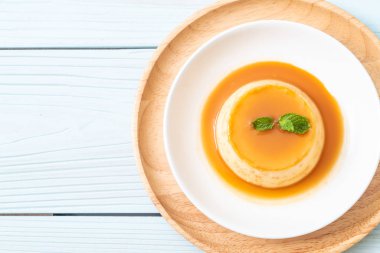 Ev yapımı karamel kremalı puding