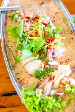 limon sosu ile baharatlı biber kalamar Buhar