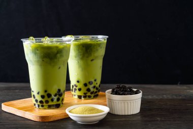 kabarcık ile yeşil çay latte