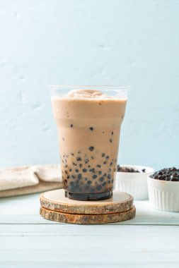 Kabarcıklar ile Tayvan süt çayı