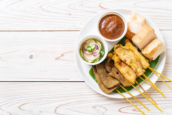 Pork Satay with your Peanut Sauce  and pickles which are cucumbe — Stock Photo, Image