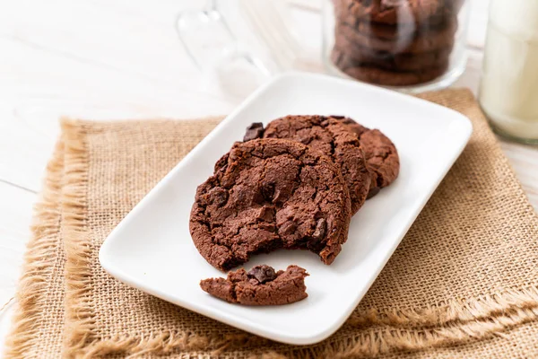 Galletas de chocolate con chispas de chocolate — Foto de Stock