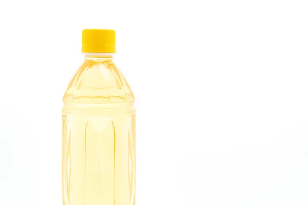 Flasche Eistee und grüner Tee auf weißem Hintergrund — Stockfoto