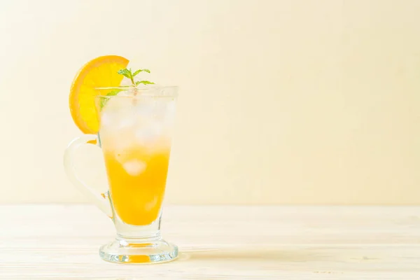 Apelsinjuice med soda — Stockfoto